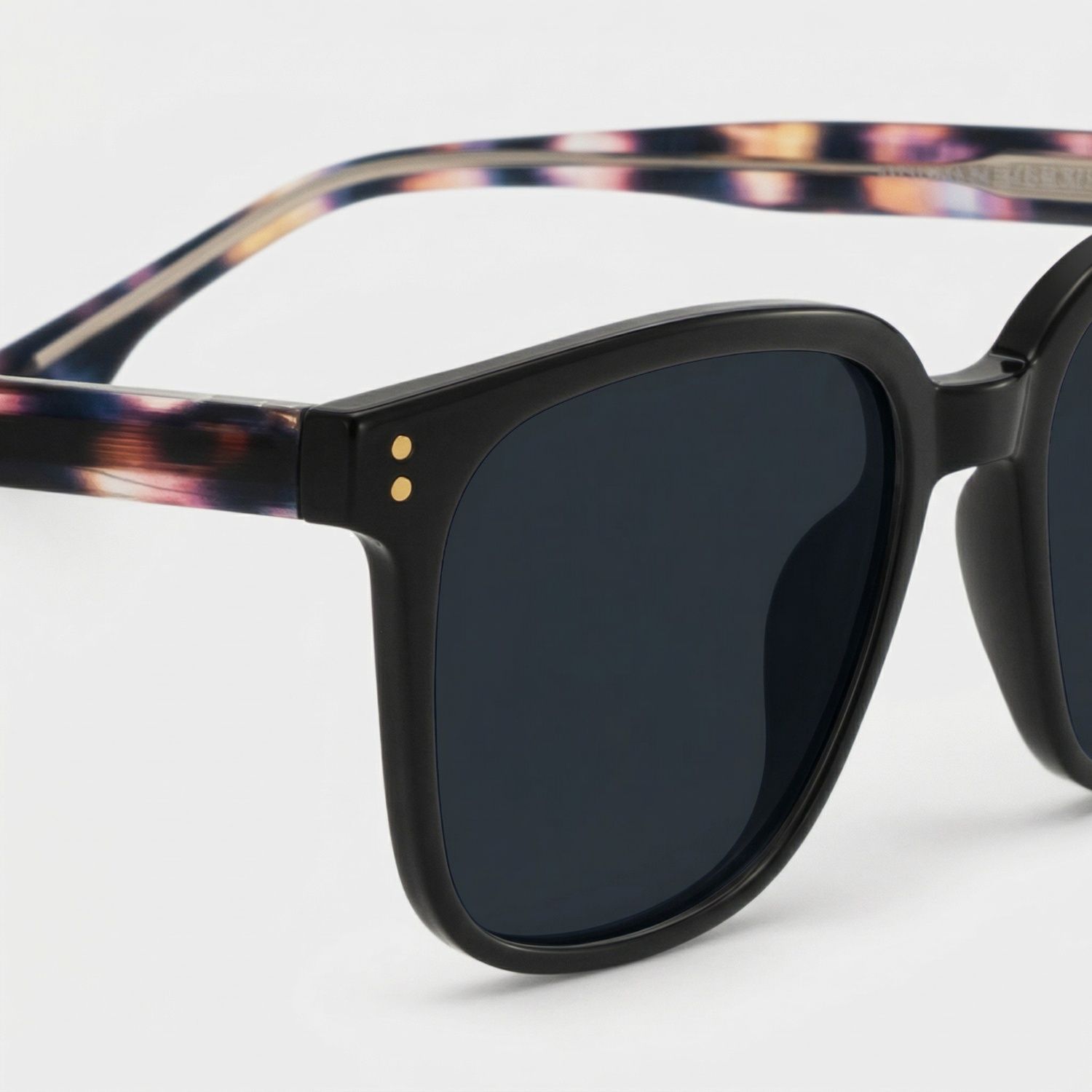 Donnalyn Black Frame Sunglasses with Square Style | ZEELOOL CA4