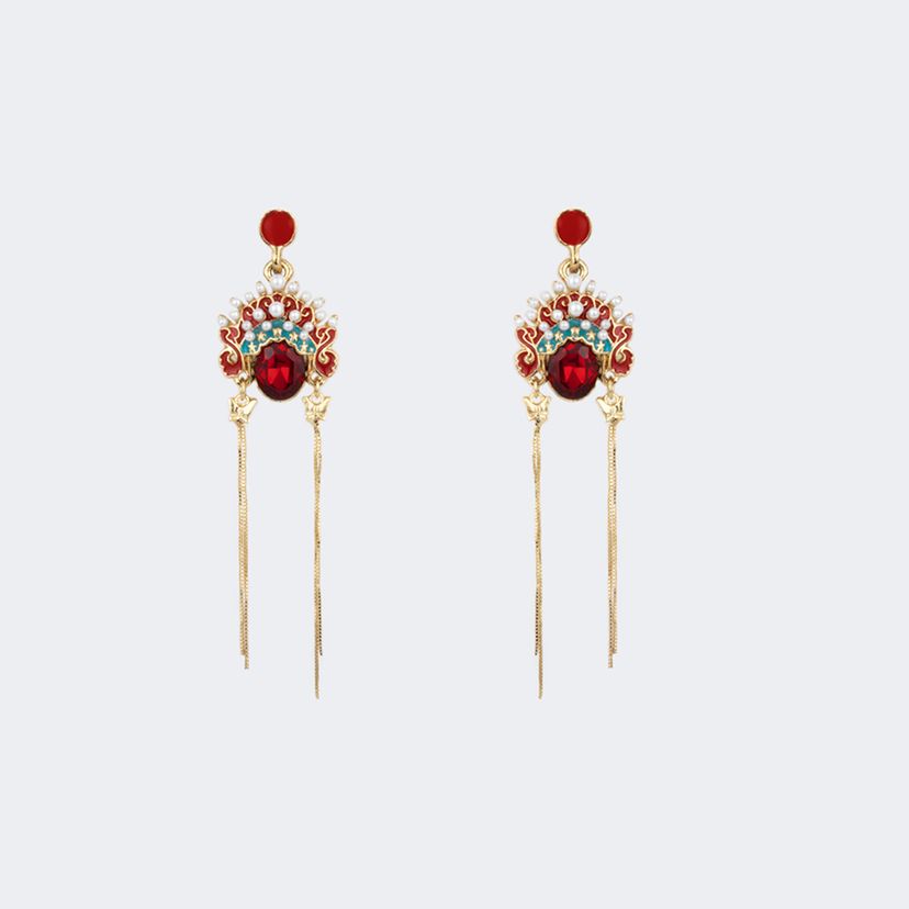 Characteristic Perking Opera Shape Earrings