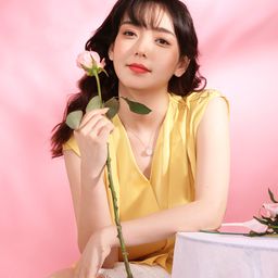 Beautiful Elegant Pink Pendant Rose-Gold Necklace1