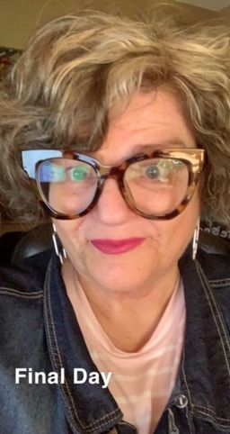 Love these glasses. Professional and fun packaged into one sweet pair0