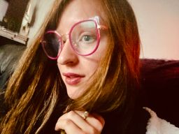 Love the colour and shape! Artistic glasses. 0