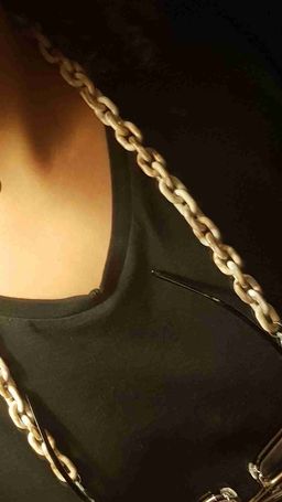 love this chain not really chunky chain like the other link ones i hav0