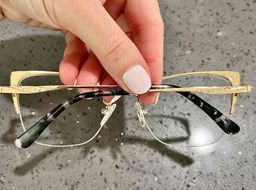 in love with this pair!!! Cute and beautiful details . Not heavy at al0