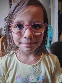 very nice glasses, color a bit off but she loves them ..very light wei0