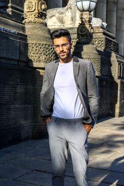 The glasses came in a nice bag with a glass cleaner. The glasses fit v2