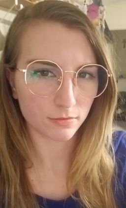 Very stylish and comfortable. Love them! The nose bridge is molded, no0