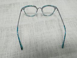WOW, the color of this glasses is so beautiful.I donot know how to exp0