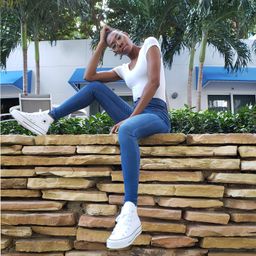 One of my favorite frames. Cool, chic, stylish and light weight, but a0